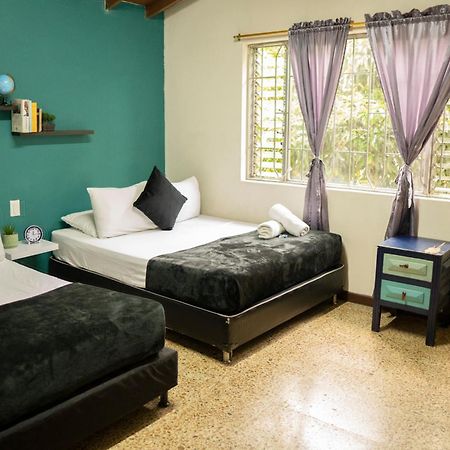 Buntes House-Casa Hotel Laureles-Estadio ميديلين المظهر الخارجي الصورة