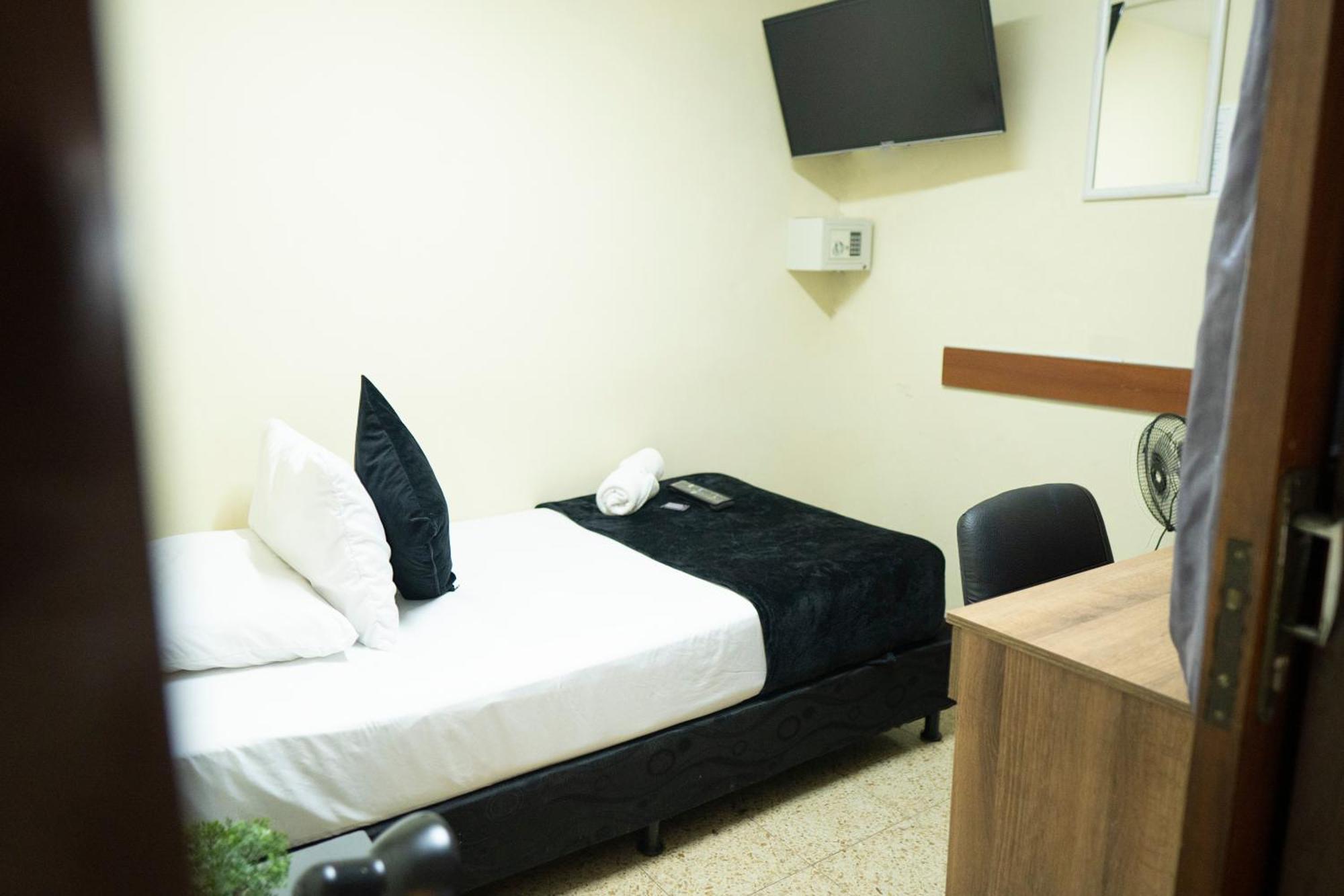 Buntes House-Casa Hotel Laureles-Estadio ميديلين المظهر الخارجي الصورة