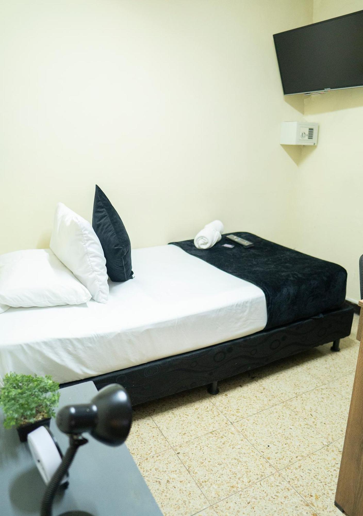 Buntes House-Casa Hotel Laureles-Estadio ميديلين المظهر الخارجي الصورة